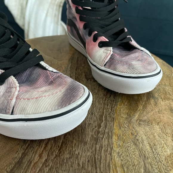 High-Top Vans - Picture 5 of 9
